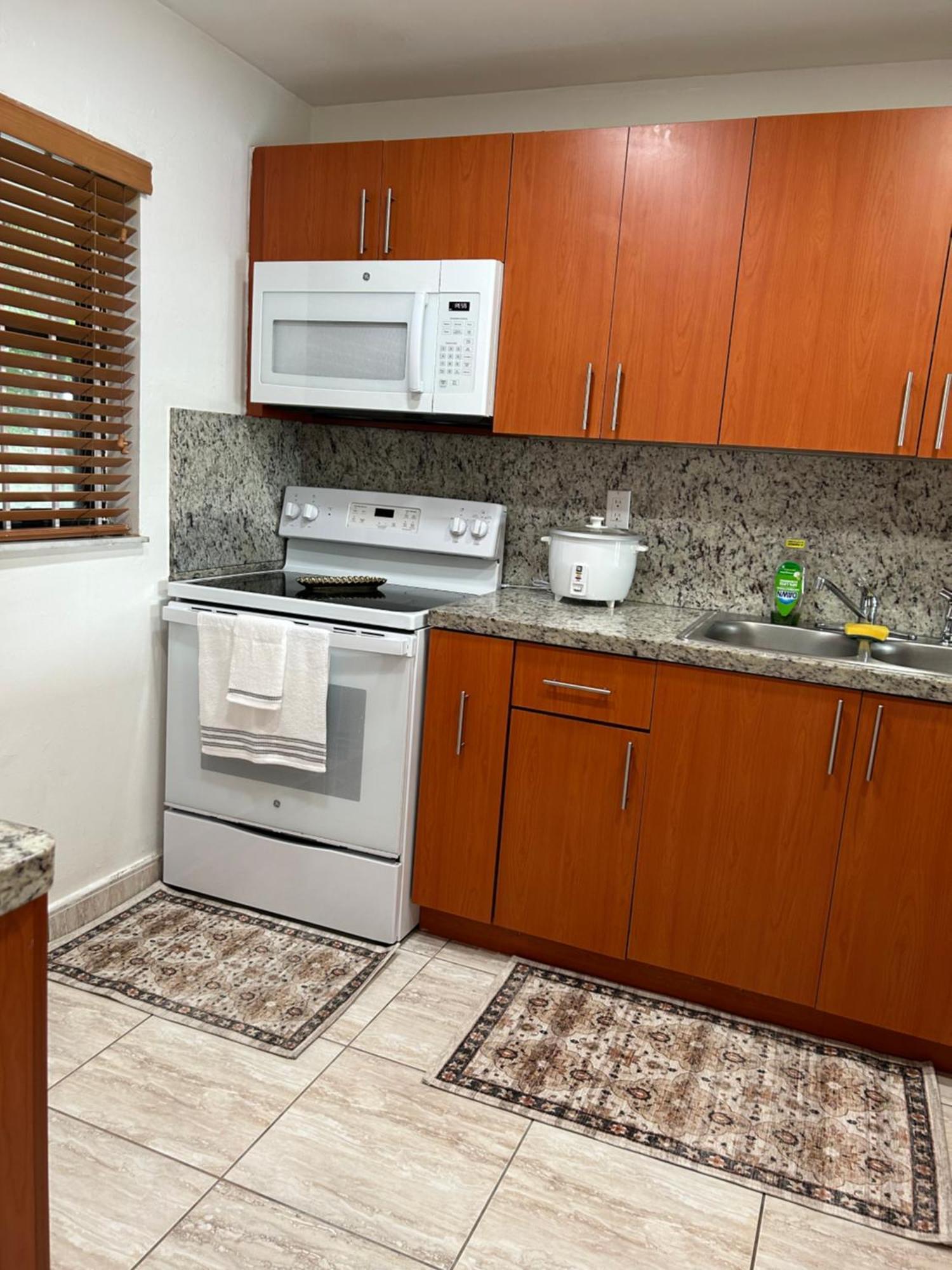 Beautiful Apartment With Very Elegant Colonial Decoration Tamiami Zewnętrze zdjęcie