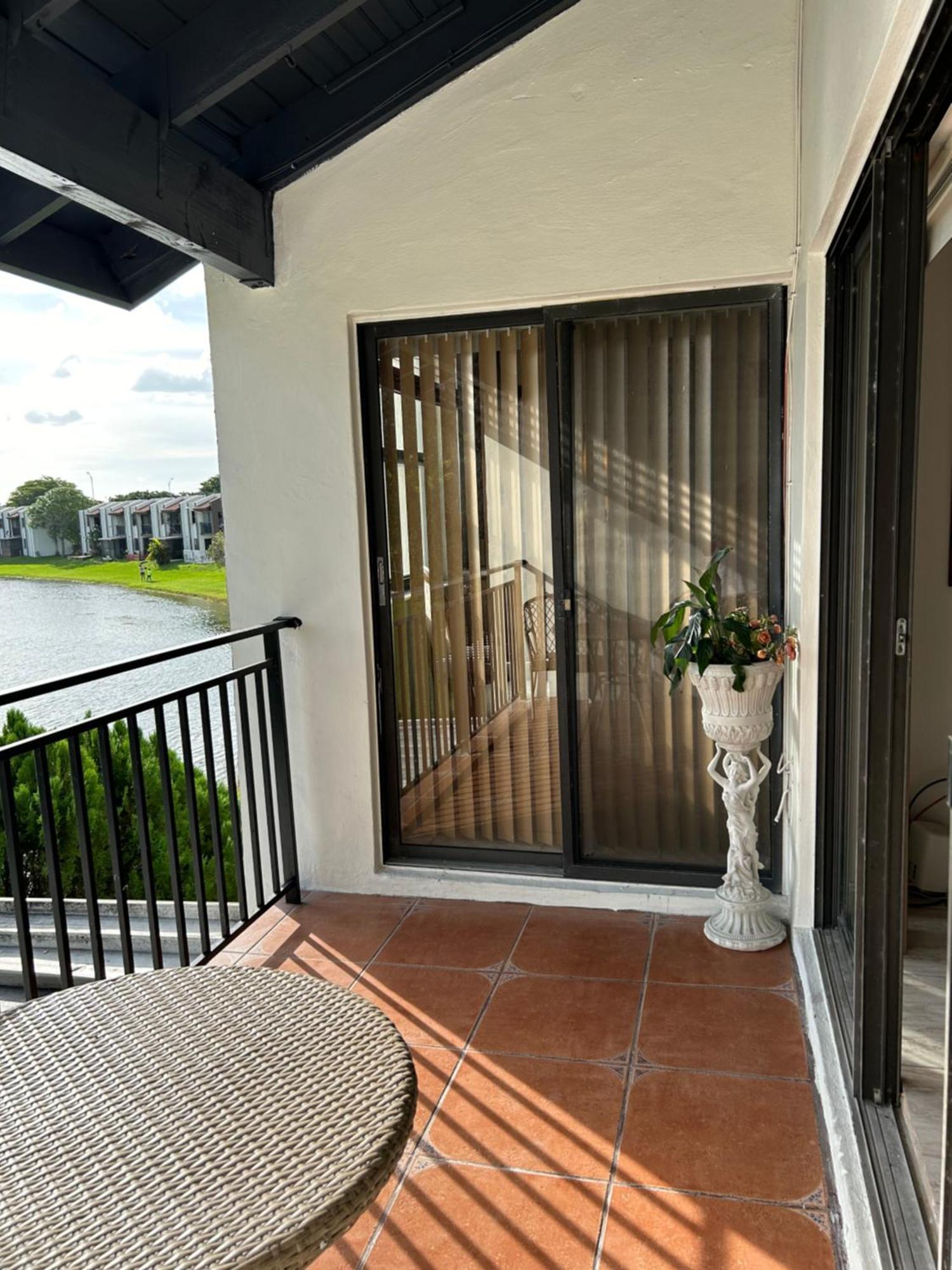 Beautiful Apartment With Very Elegant Colonial Decoration Tamiami Zewnętrze zdjęcie